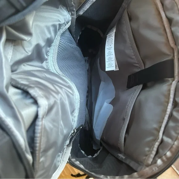 Patagonia Black Hole Pack 25L backpack - Matte Black *Logo* - Picture 5 of 5